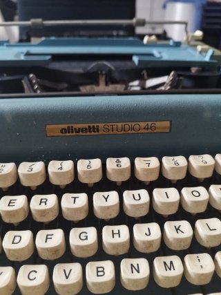 Máquina de escribir Olivetti Studio 46