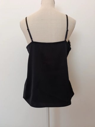 Blusa negra con encaje