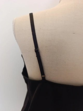 Blusa negra con encaje