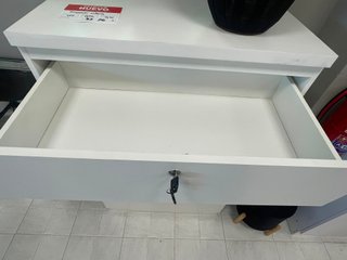 Cajonera blanca con cerradura