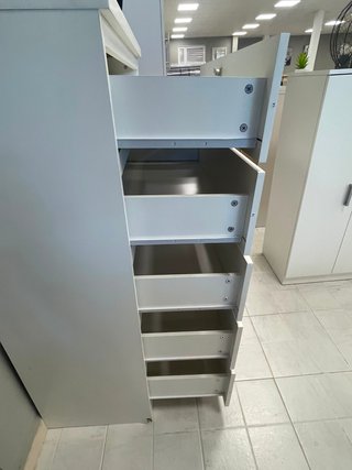 Cajonera blanca con cerradura