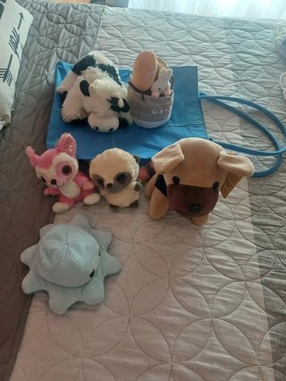 Lote peluches y bolsa azul