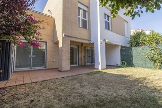 Casa adosada en venta en Zona Colegio Europa en Espartinas