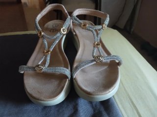 Sandalias ESE Beige y Doradas Talla 41