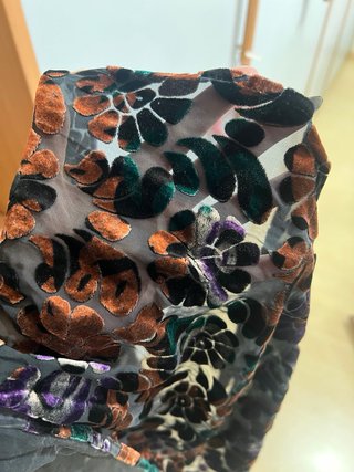 Sciarpa fiori velluto nero multicolor