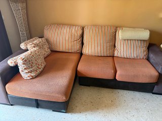 Sofá Chaise Longue tela marrón y naranja