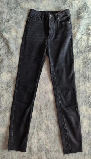 Pantalón pitillo negro