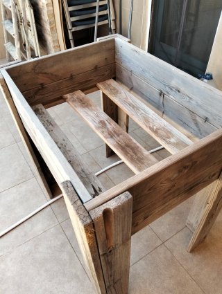Mesa cultivo madera tratada exterior