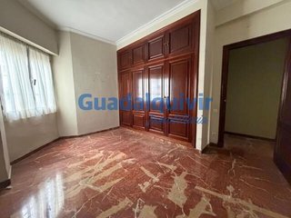 Piso en venta en La Buhaira en Sevilla