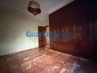 Piso en venta en La Buhaira en Sevilla