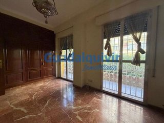 Piso en venta en La Buhaira en Sevilla