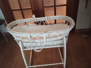 Minicuna de mimbre balancín