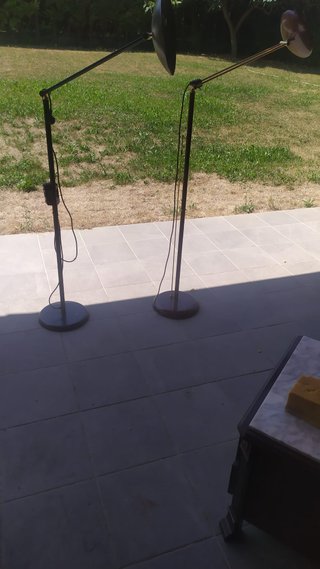Cómoda de madera con tapa de mármol