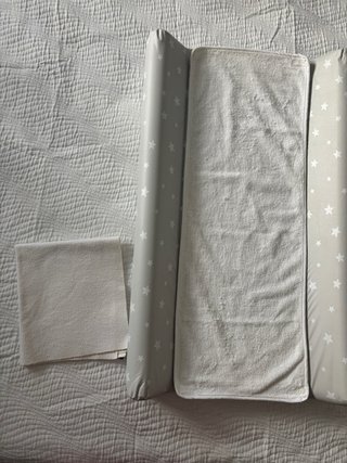 Cambiador bebé estrellas con funda.