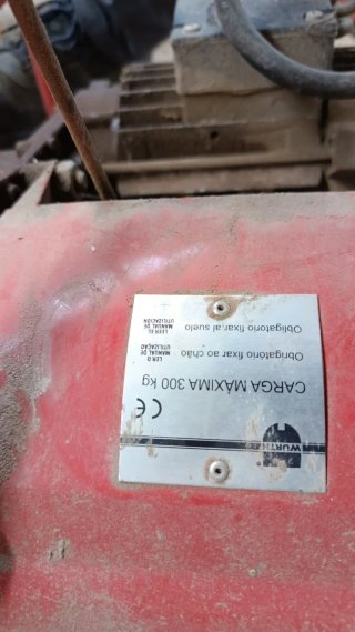 Montacargas eléctrico Wurth con trípode