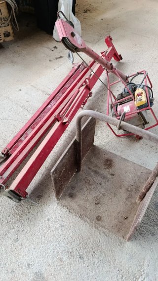 Montacargas eléctrico Wurth con trípode
