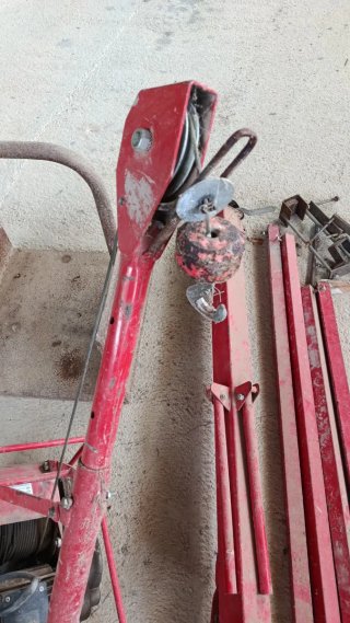 Montacargas eléctrico Wurth con trípode