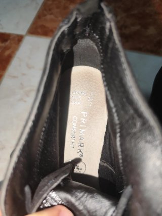 Botas cortas de cuña negras con cordones