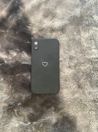 Funda iPhone XR Negra con Corazón Blanco