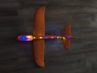 Avión de espuma con luces LED