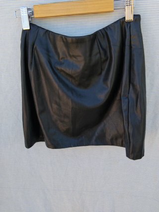 Falda Zara efecto piel drapeada