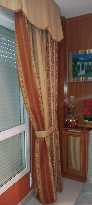 Cortinas de salón beige y rojo , , 2.80-2.60cm