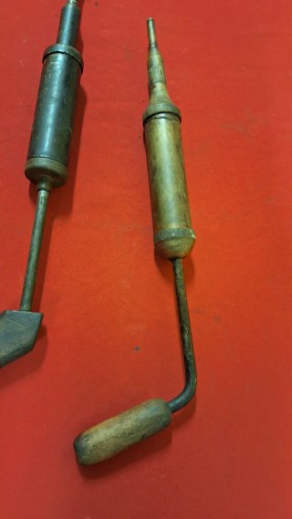 Engrasadoras manuales antiguas (2 unidades)