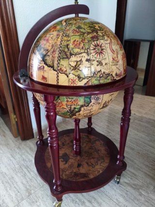 Globo terráqueo de mesa con ruedas, mueble bar