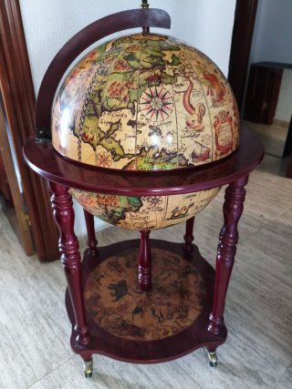Globo terráqueo de mesa con ruedas, mueble bar