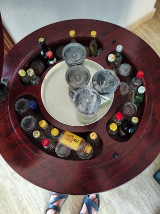 Globo terráqueo de mesa con ruedas, mueble bar