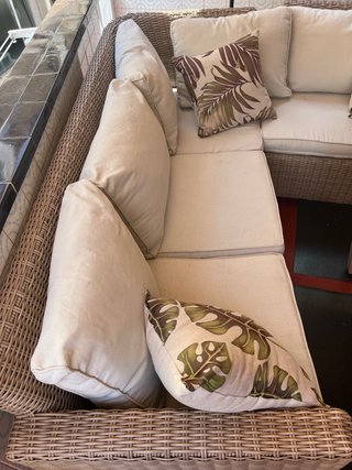 Conjunto Muebles Jardín Ratán Beige con mesa