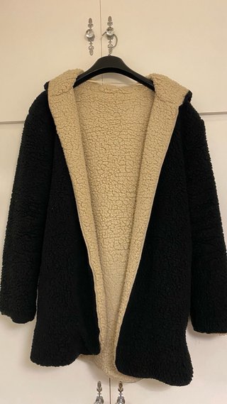 Abrigo reversible negro y beige
