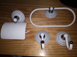 Accesorios Baño Cerámica y Metal