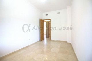 Casa adosada en alquiler en Rinconada (La)