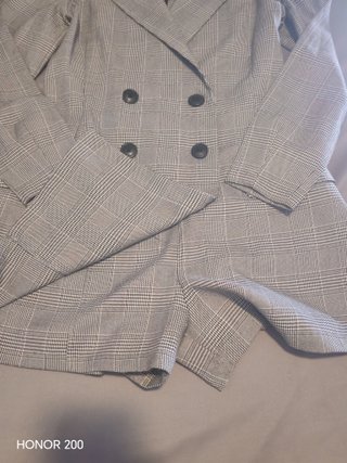 Traje corto estilo diplomático