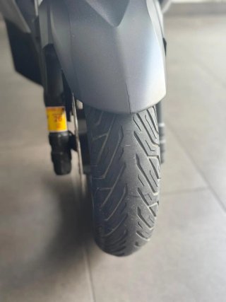 Yamaha Maxi Scooter Gris