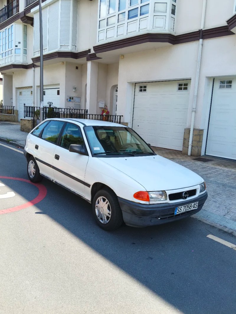 Opel Astra 1998 - foto 1
