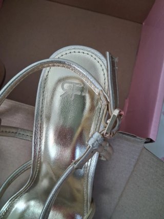 Sandalias de tacón doradas