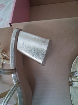Sandalias de tacón doradas