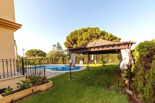 Chalet en alquiler en Costabella en Marbella