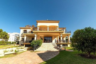 Chalet en alquiler en Costabella en Marbella