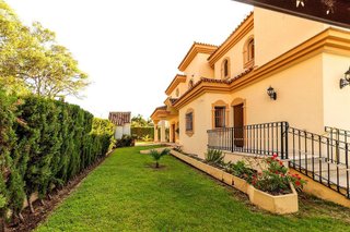 Chalet en alquiler en Costabella en Marbella