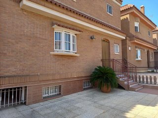 Casa adosada en alquiler en Jubalcoi en Elche