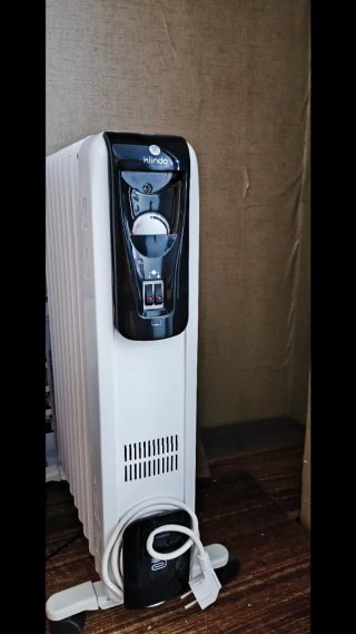 Calentador eléctrico Kliman blanco y negro