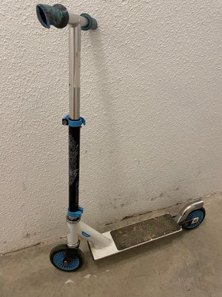 Patinete Oxelo blanco y azul