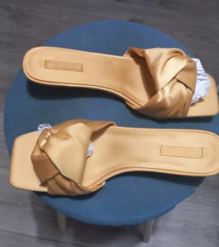 Sandalias Women'Secret doradas