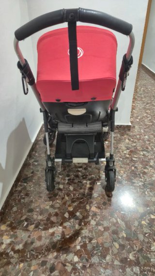 Carro Bugaboo Bee 5 Rojo + 2 sacos + 1 impermeable