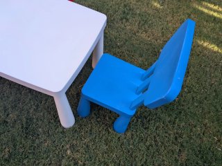 Mesa IKEA MAMMUT blanca + 2 sillas