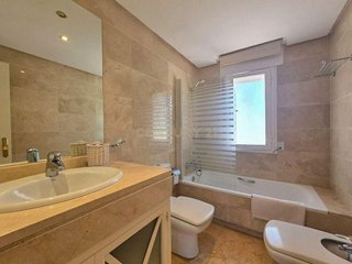 Ático en venta en La Dama de Noche-La Alzambra en Marbella