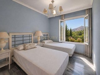 Ático en venta en La Dama de Noche-La Alzambra en Marbella